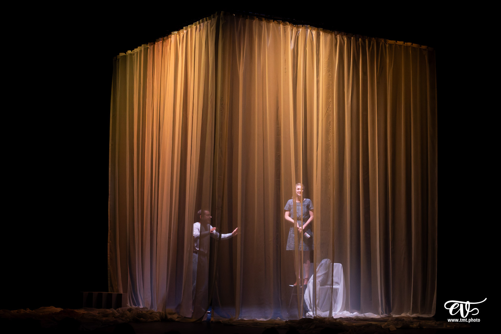 REVENIR (CIE LE TALON ROUGE)